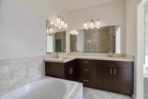 Bath - 486 E Hillview Dr, Cedar City, UT 84721 photo 4 of 5