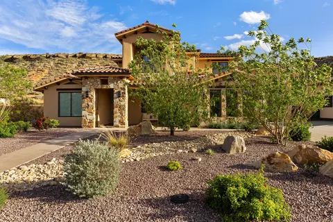 385 Entrada Dr, Virgin, UT 84779