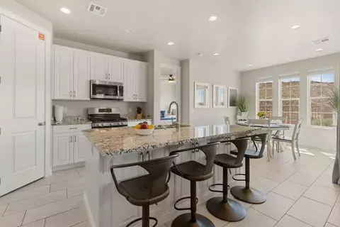 2264 E Cascada Way, Washington, UT 84780 photo 7