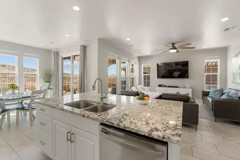 2264 E Cascada Way, Washington, UT 84780 photo 8