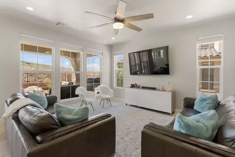 2264 E Cascada Way, Washington, UT 84780 photo 2