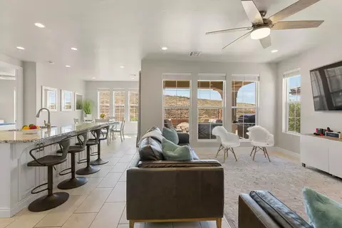 2264 E Cascada Way, Washington, UT 84780 photo 5