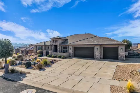 811 N Crown King Ave, Washington, UT 84780