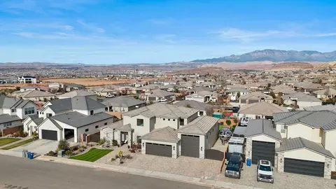 View/Area - 981 E 4155 S, Washington, UT 84780 photo 2 of 5