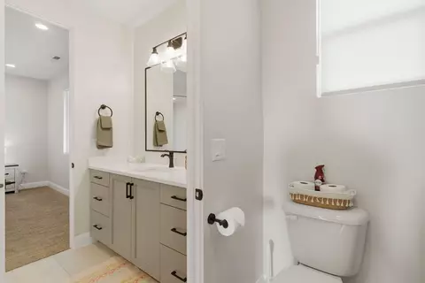 Bath - 981 E 4155 S, Washington, UT 84780 photo 8 of 10