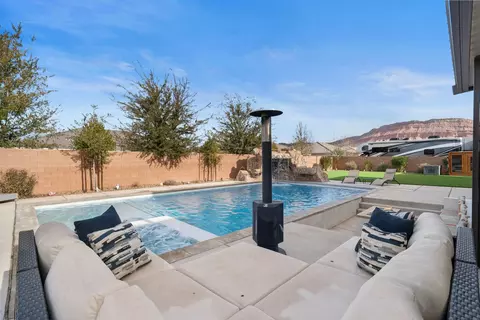 Exterior - 981 E 4155 S, Washington, UT 84780 photo 4 of 14