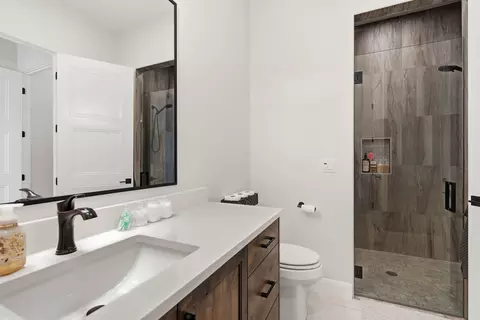 Bath - 981 E 4155 S, Washington, UT 84780 photo 5 of 10