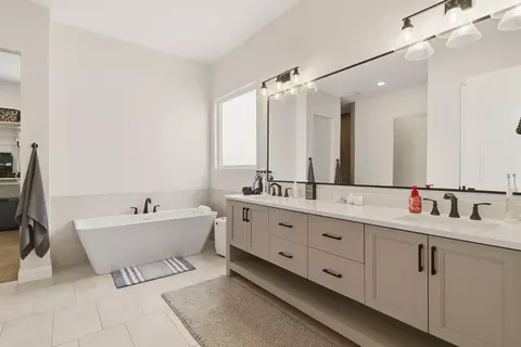 Bath - 981 E 4155 S, Washington, UT 84780 photo 1 of 10