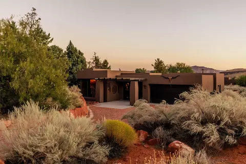 1353 W Lake Dr, Ivins, UT 84738