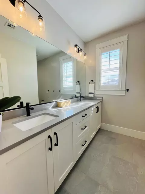 Bath - 4145 S 435 E, Washington, UT 84780 photo 4 of 5
