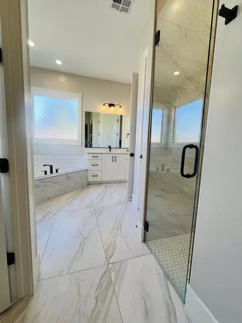 Bath - 4145 S 435 E, Washington, UT 84780 photo 3 of 5