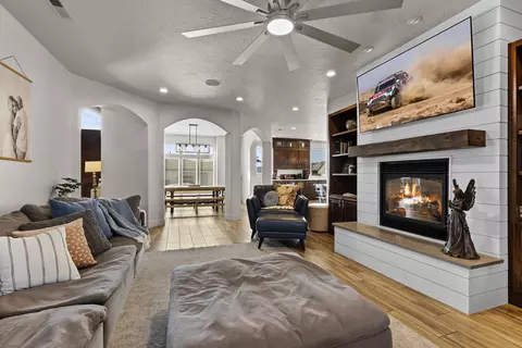 Living - 337 E 1100 S, Ivins, UT 84738 photo 1 of 2
