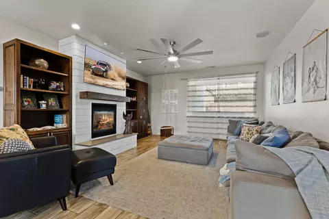 Living - 337 E 1100 S, Ivins, UT 84738 photo 2 of 2
