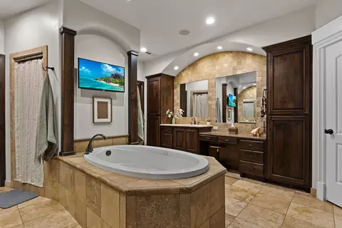 Bath - 337 E 1100 S, Ivins, UT 84738 photo 2 of 5