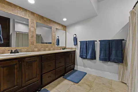 Bath - 337 E 1100 S, Ivins, UT 84738 photo 5 of 5
