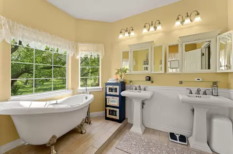 Bath - 1601 S 2500 E, New Harmony, UT 84757 photo 1 of 7