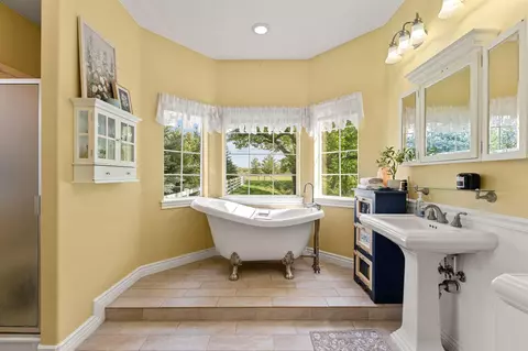Bath - 1601 S 2500 E, New Harmony, UT 84757 photo 2 of 7
