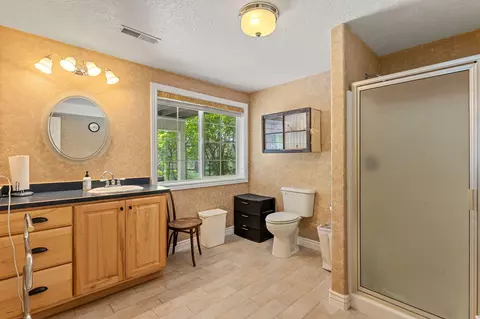 Bath - 1601 S 2500 E, New Harmony, UT 84757 photo 4 of 7