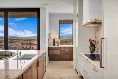 Kitchen - 63 E Colima Rd, Washington, UT 84780 photo 3 of 11