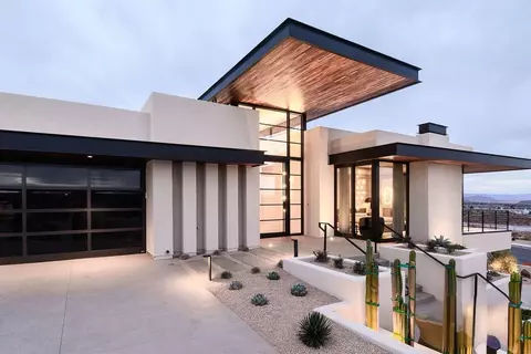 Exterior - 63 E Colima Rd, Washington, UT 84780 photo 4 of 16