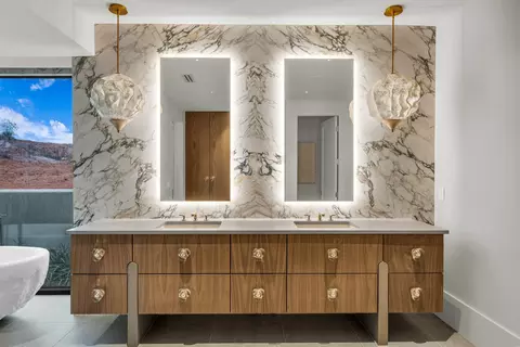 Bath - 63 E Colima Rd, Washington, UT 84780 photo 2 of 12