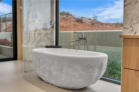 Bath - 63 E Colima Rd, Washington, UT 84780 photo 4 of 12