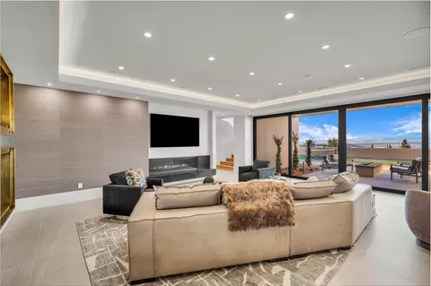 Living - 63 E Colima Rd, Washington, UT 84780 photo 11 of 12