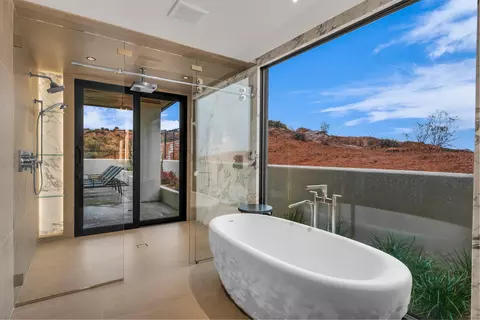Bath - 63 E Colima Rd, Washington, UT 84780 photo 3 of 12
