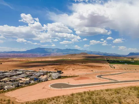 1772 W Monument Valley Rd, Hurricane, UT 84737