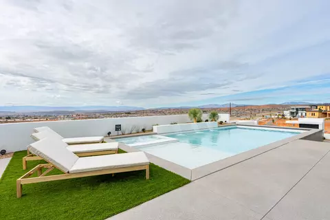 Exterior - 92 E Colima Rd, Washington, UT 84780 photo 3 of 4