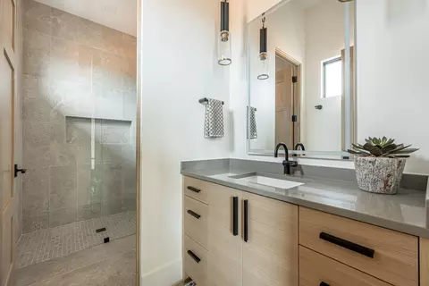 Bath - 92 E Colima Rd, Washington, UT 84780 photo 3 of 3