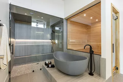 Bath - 92 E Colima Rd, Washington, UT 84780 photo 2 of 3