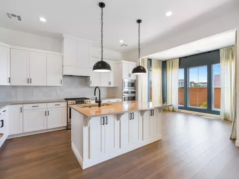 Kitchen - 2292 E Arena Roja Dr, Washington, UT 84780 photo 2 of 6