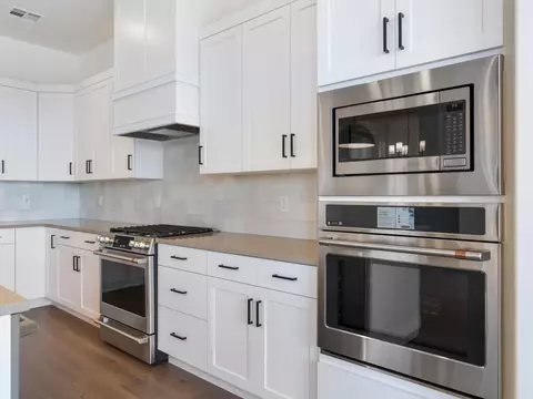 Kitchen - 2292 E Arena Roja Dr, Washington, UT 84780 photo 3 of 6