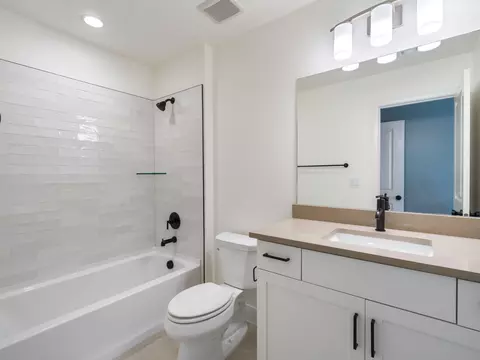 Bath - 2292 E Arena Roja Dr, Washington, UT 84780 photo 4 of 7