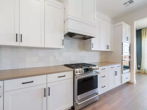 Kitchen - 2292 E Arena Roja Dr, Washington, UT 84780 photo 5 of 6