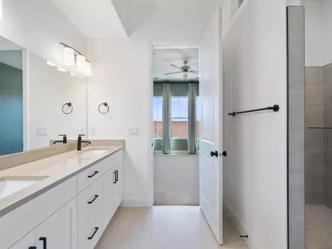 Bath - 2292 E Arena Roja Dr, Washington, UT 84780 photo 3 of 7