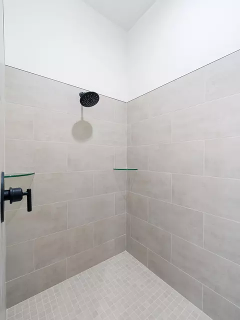 Bath - 2292 E Arena Roja Dr, Washington, UT 84780 photo 2 of 7