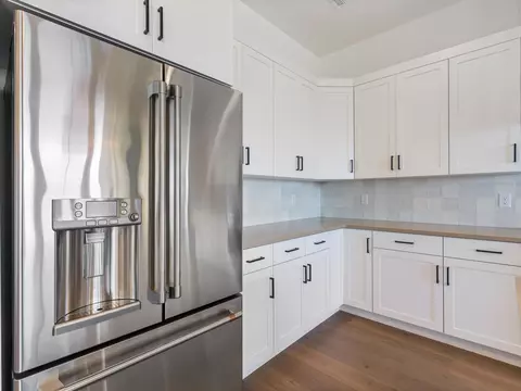 Kitchen - 2292 E Arena Roja Dr, Washington, UT 84780 photo 6 of 6