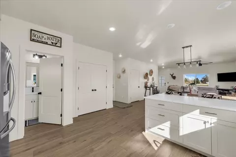 Entry Way - 400 E 100 N, Enterprise, UT 84725 photo 1 of 1