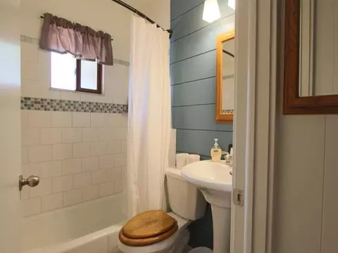 Bath - 166 E 300 N, Hurricane, UT 84737 photo 2 of 2