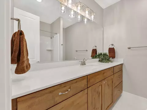Bath - 401 S 3430 E, New Harmony, UT 84757 photo 2 of 3