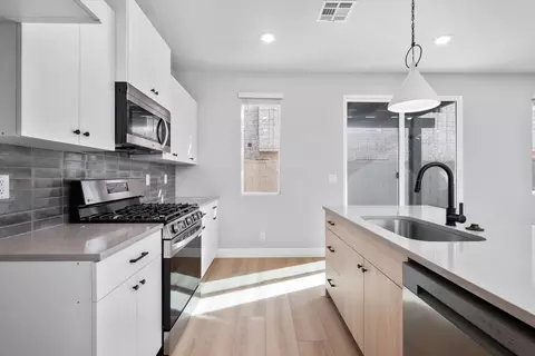 Kitchen - 3995 E Fossil Way #95, Washington, UT 84780 photo 3 of 3