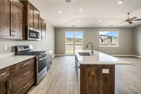 3049 W 700 N, Hurricane, UT 84737