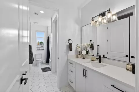 Bath - 4204 S 960 E, Washington, UT 84780 photo 14 of 17