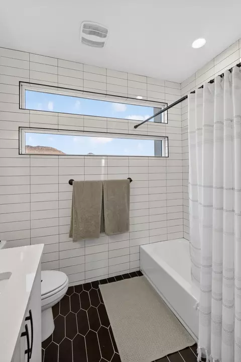 Bath - 4204 S 960 E, Washington, UT 84780 photo 16 of 17