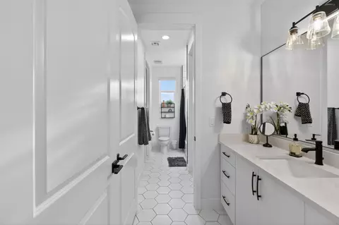 Bath - 4204 S 960 E, Washington, UT 84780 photo 15 of 17