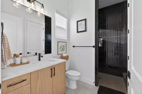 Bath - 4204 S 960 E, Washington, UT 84780 photo 6 of 17