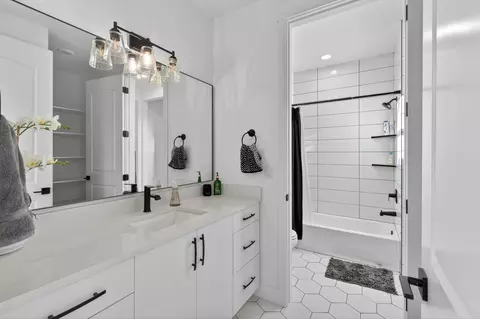 Bath - 4204 S 960 E, Washington, UT 84780 photo 13 of 17