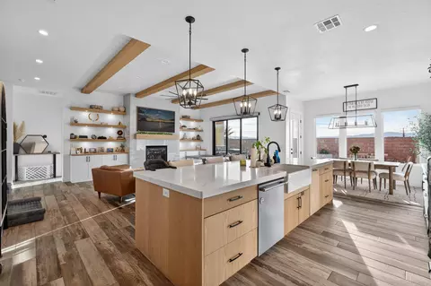 Kitchen - 4204 S 960 E, Washington, UT 84780 photo 3 of 7